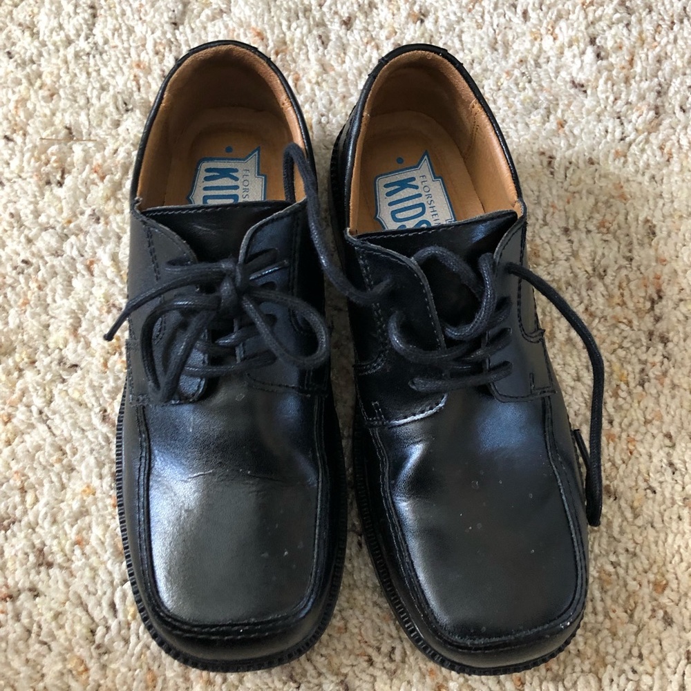 Dress shoes